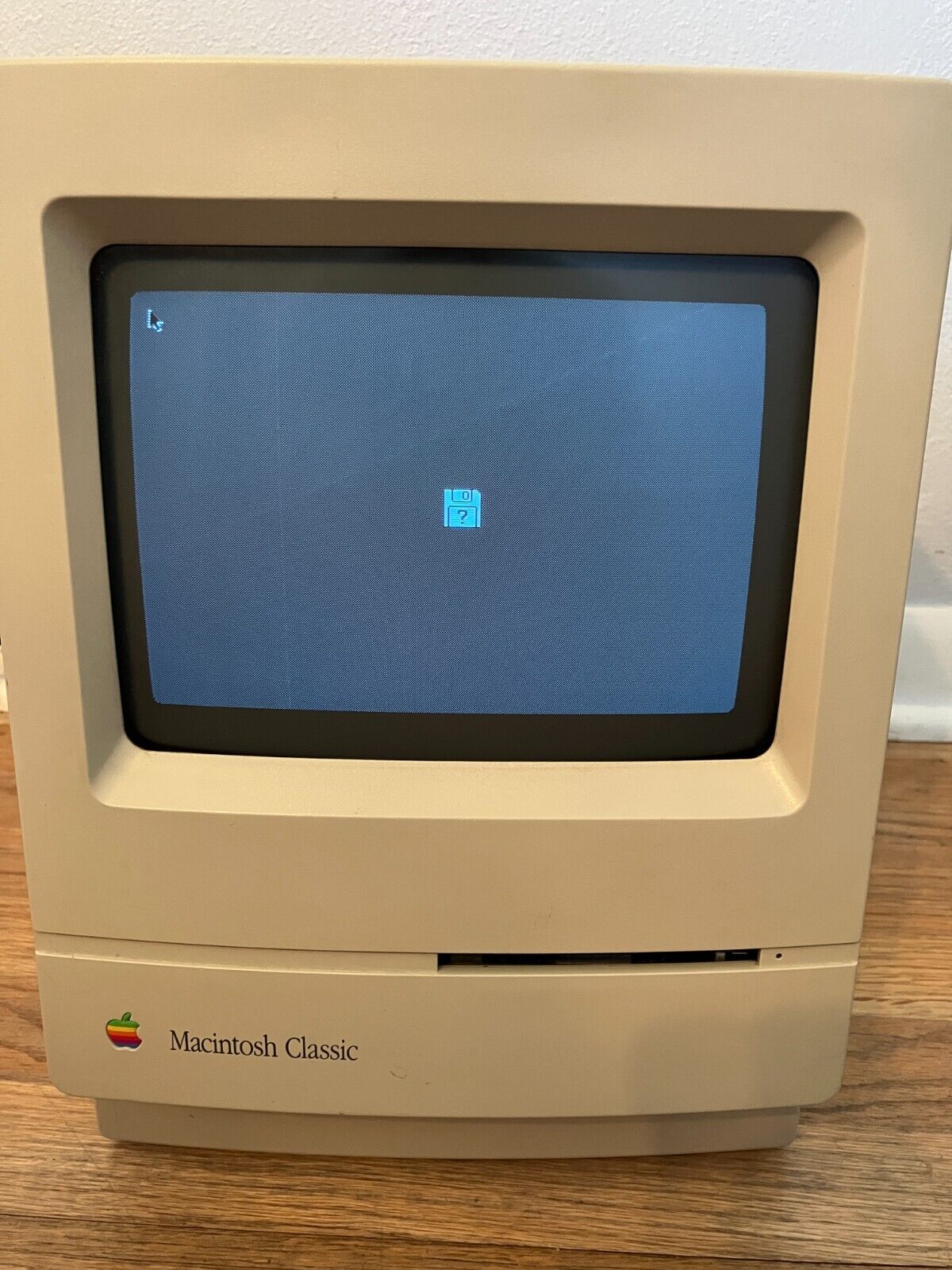 Vintage Apple Macintosh Classic Computer Model M0420 - Powers On