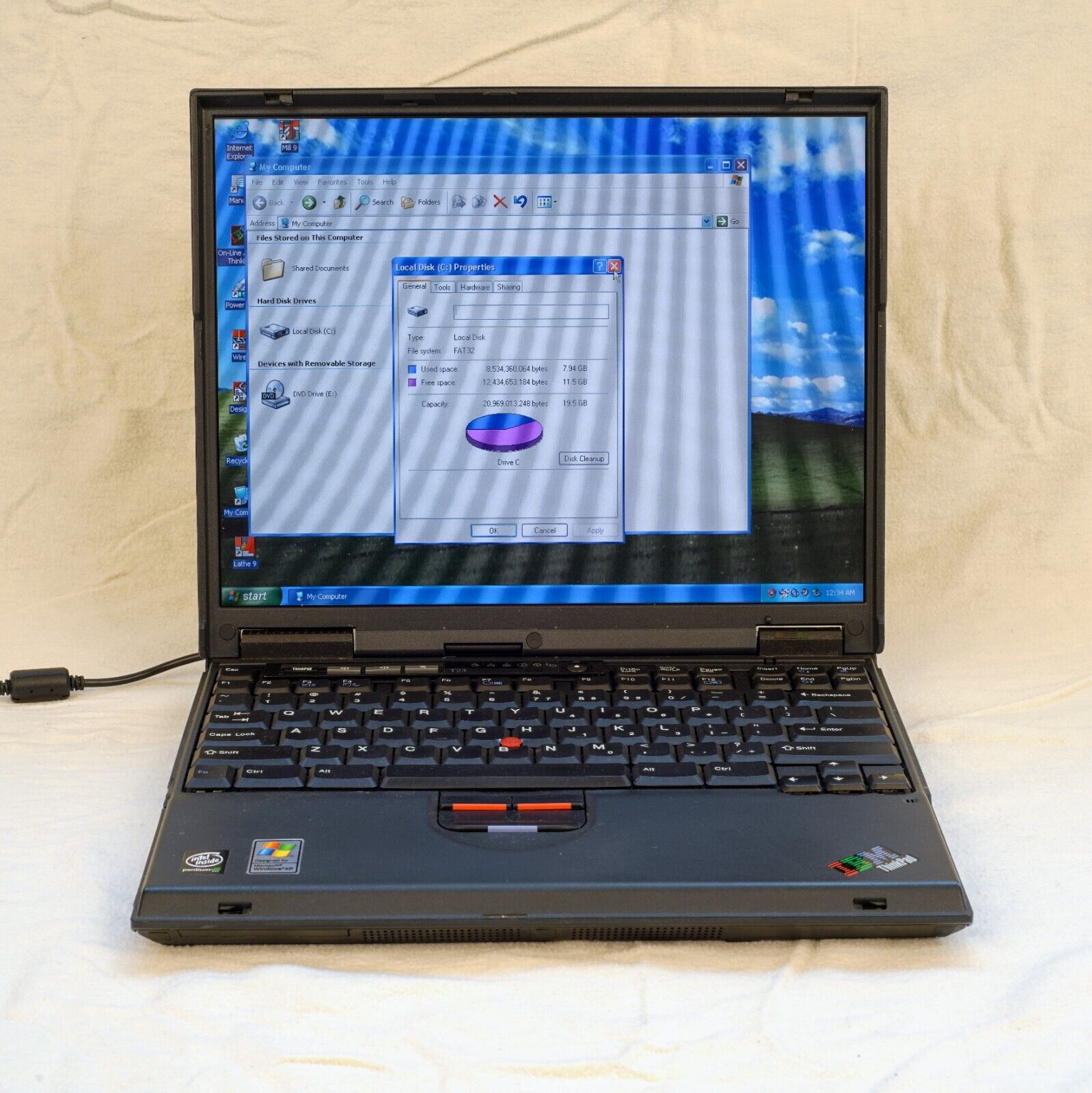Vintage IBM ThinkPad T23 Pentium III Windows XP Laptop w/ Charger - Runs Great