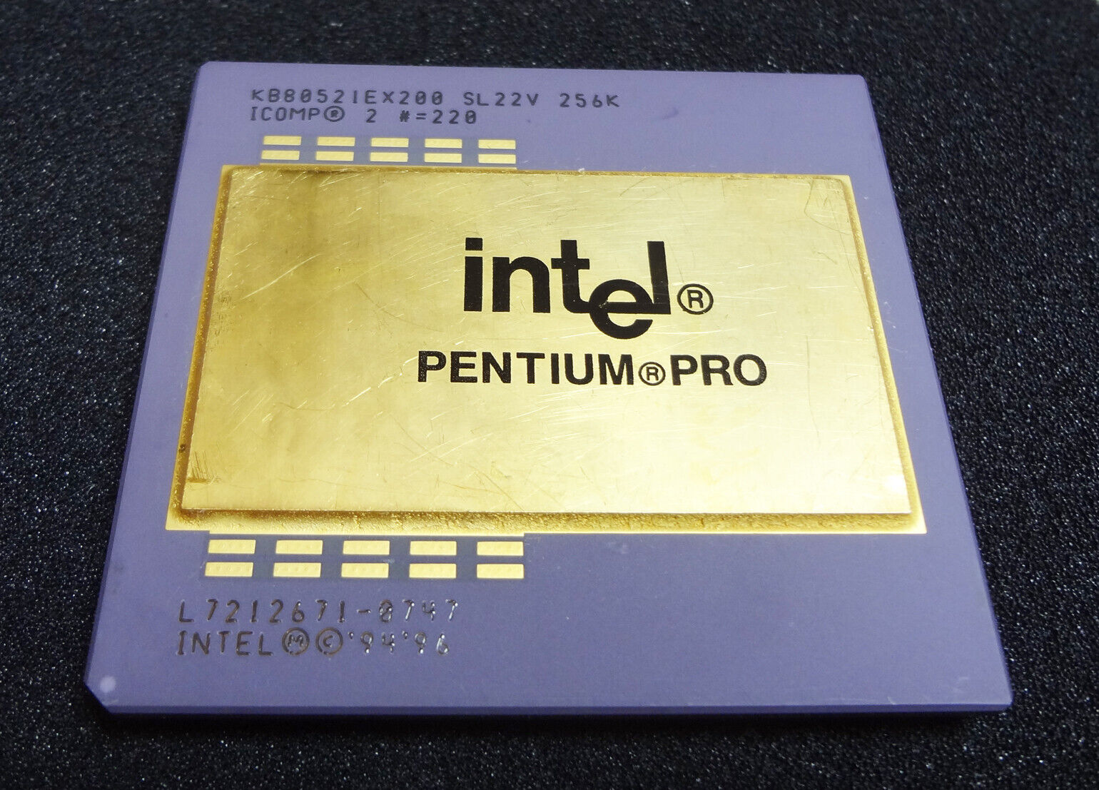 Vintage Intel Pentium Pro 200 MHz 256K KB80521EX200 SL22V Socket 8 Collectible