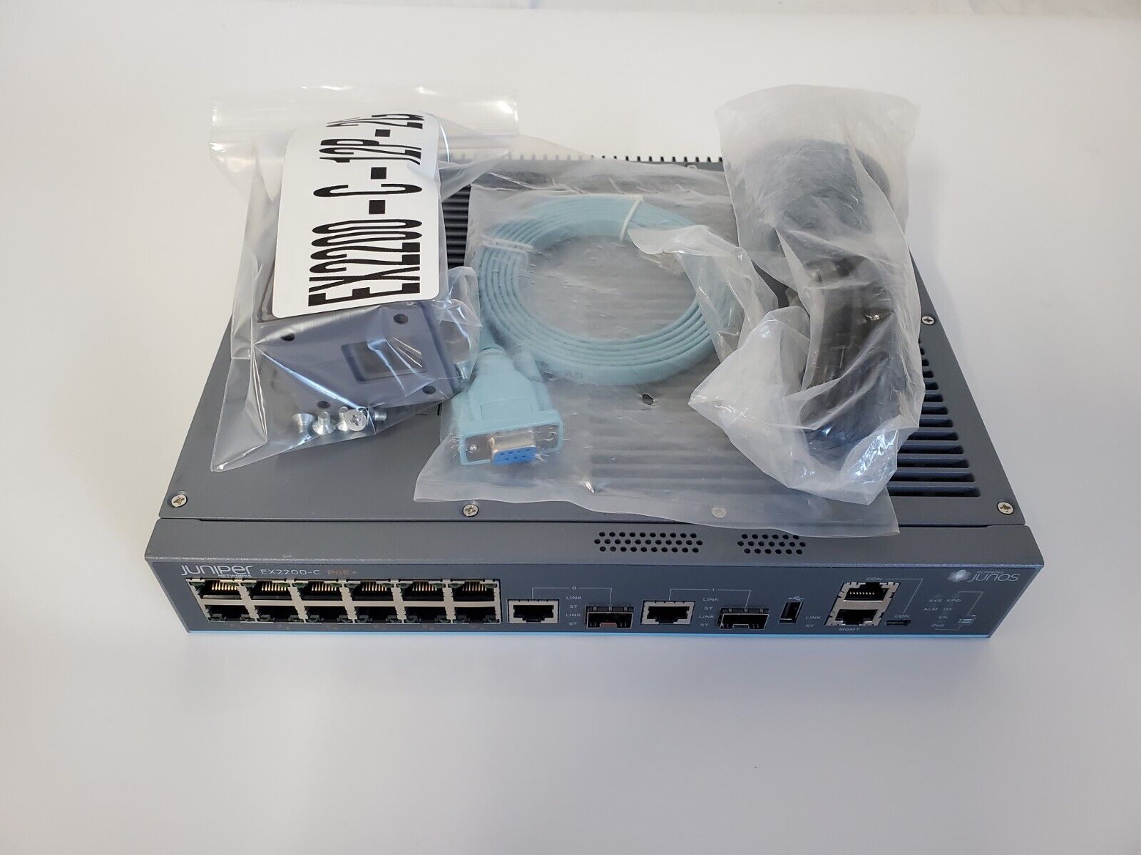 Juniper Networks EX2200-C-12P-2G 12 Port Gigabit PoE 2 T/SFP 1G Network Switch